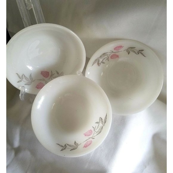 Vintage Federal Milk Glass set of 3 Bowls Clover Blossoms Gold details. - Picture 4 of 6